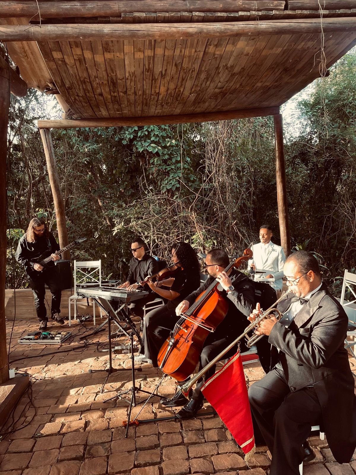 Heitor Virtuoso Soares em apresentação musical ao vivo