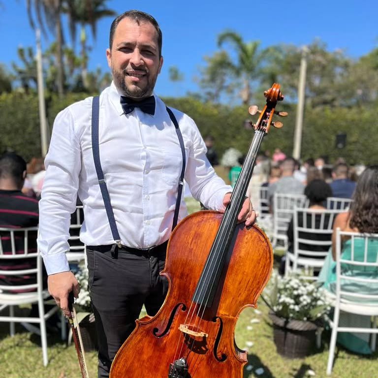 Retrato de Heitor Virtuoso Soares, violoncelista profissional em Franca/SP